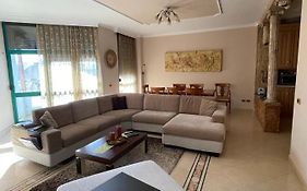 Luxury Center Apartment